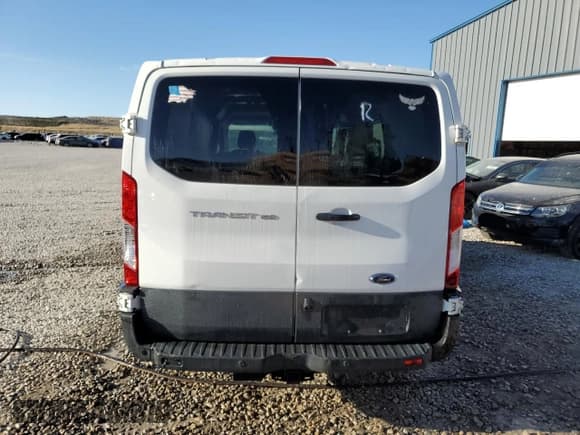 ✅ 2017 Ford Transit • VIN: 1FTYE1YM4HKA73728 • Lot: 59231565. Wystawiony na Copart z przebiegiem 169 458 mil. Bezpłatny archiwum sprzedaży aukcyjnych z USA i szczegółowy raport historii pojazdu na DreamBid. Zdjęcie 8.