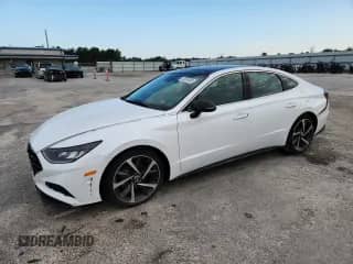 2022 Hyundai Sonata SEL Plus с VIN KMHL44J23NA235420, выставлен на аукционе Copart как лот 63339465 с пробегом 22 712 миль миль и Списание • Salvage title. История ставок и продаж доступна на DreamBid. Изображение 1.