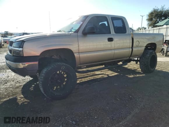 ✅ 2005 Chevrolet Silverado 1500 LS • VIN: 1GCEC19V65Z116484 • Лот: 75280354. Опубликован ранее на Copart с пробегом 102 675 миль. Бесплатный доступ к архиву аукционных продаж из США и подробный отчёт об истории автомобиля на DreamBid. Изображение 1.