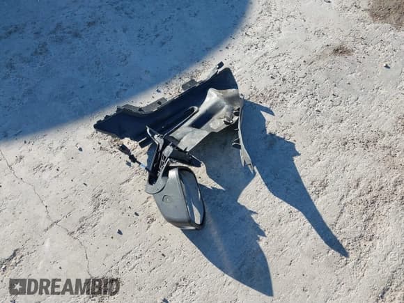 ✅ 2023 Ford Explorer ST • VIN: 1FM5K8GCXPGC06468 • Lot: 40992414. Wystawiony na IAAI z przebiegiem 8 678 mil. Bezpłatny archiwum sprzedaży aukcyjnych z USA i szczegółowy raport historii pojazdu na DreamBid. Zdjęcie 12.