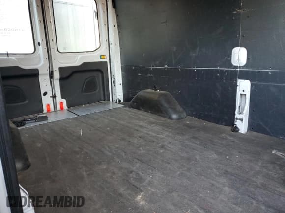 ✅ 2015 Ford Transit Cargo • VIN: 1FTNR2XG5FKA25581 • Lot: 81601544. Listed on Copart with 174,628 mi. Free auction sales archive from the USA and detailed vehicle history report at DreamBid. Image 11.