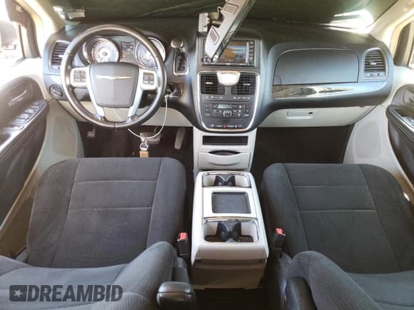 ✅ 2012 Chrysler Town & Country Touring • VIN: 2C4RC1BG9CR127404 • Лот: 91946535. Опубликован ранее на Copart с пробегом 111 676 миль. Бесплатный доступ к архиву аукционных продаж из США и подробный отчёт об истории автомобиля на DreamBid. Изображение 8.