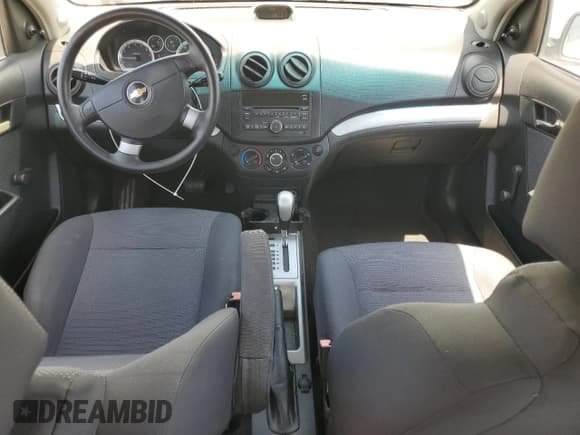 ✅ 2010 Chevrolet Aveo 1LT • VIN: KL1TD5DE8AB107895 • Lot: 64520045. Wystawiony na Copart z przebiegiem 141 488 mil. Bezpłatny archiwum sprzedaży aukcyjnych z USA i szczegółowy raport historii pojazdu na DreamBid. Zdjęcie 8.