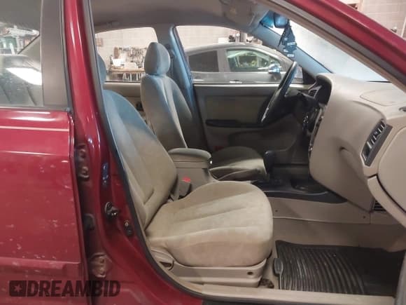 ✅ 2002 Hyundai Elantra GLS • VIN: KMHDN45D32U460878 • Lot: 41407001. Wystawiony na IAAI z przebiegiem 145 399 mil. Bezpłatny archiwum sprzedaży aukcyjnych z USA i szczegółowy raport historii pojazdu na DreamBid. Zdjęcie 5.