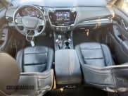 ✅ 2022 Chevrolet Traverse RS • VIN: 1GNERJKW1NJ107747 • Lot: 65274185. Wystawiony na Copart z przebiegiem 94 661 mil. Bezpłatny archiwum sprzedaży aukcyjnych z USA i szczegółowy raport historii pojazdu na DreamBid. Zdjęcie 8.