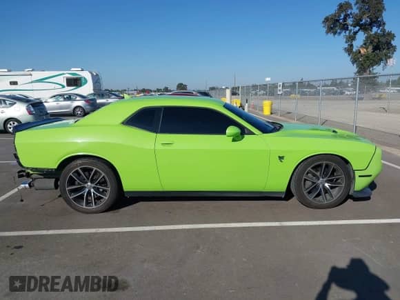 2015 Dodge Challenger R/T Scat Pack z VIN 2C3CDZFJ5FH714253, wystawiony jako IAAI lot #43095087 z przebiegiem 141 196 mil mil oraz . Historia ofert i sprzedaży dostępna na DreamBid. Obrazek 14.