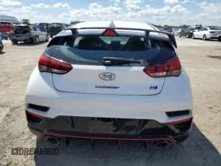 ✅ 2021 Hyundai Veloster • VIN: KMHT36AH6MU010330 • Lot: 51061145. Wystawiony na Copart z przebiegiem Nie podano mil. Skorzystaj z bezpłatnego archiwum sprzedaży aukcyjnych z USA i zobacz szczegółowy raport historii pojazdu na DreamBid. Zdjęcie 6.