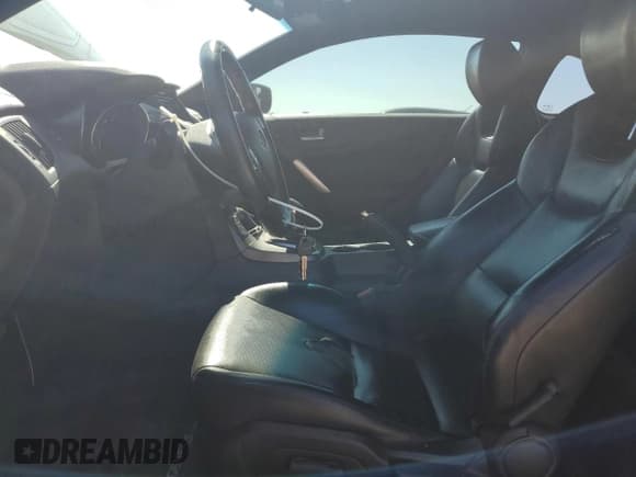 ✅ 2016 Hyundai Genesis Coupe 3.8L Base • VIN: KMHHT6KJ6GU135291 • Lot: 80178685. Wystawiony na Copart z przebiegiem 38 938 mil. Bezpłatny archiwum sprzedaży aukcyjnych z USA i szczegółowy raport historii pojazdu na DreamBid. Zdjęcie 7.