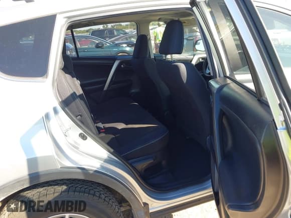 ✅ 2016 Toyota RAV4 XLE • VIN: JTMRJREV6GD047257 • Lot: 43430216. Listed on IAAI with 50,291 mi. Free auction sales archive from the USA and detailed vehicle history report at DreamBid. Image 8.