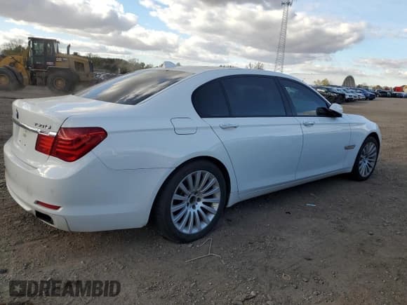 ✅ 2009 BMW 7 Series 750Li • VIN: WBAKB83549CY60890 • Lot: 90842985. Listed on Copart with 124,395 mi. Free auction sales archive from the USA and detailed vehicle history report at DreamBid. Image 3.