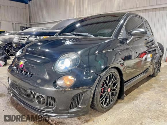 ✅ 2013 FIAT 500 Abarth • VIN: 3C3CFFFH9DT664970 • Lot: 62614615. Wystawiony na Copart z przebiegiem 121 686 mil. Bezpłatny archiwum sprzedaży aukcyjnych z USA i szczegółowy raport historii pojazdu na DreamBid. Zdjęcie 2.