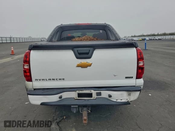 ✅ 2012 Chevrolet Avalanche LS • VIN: 3GNTKEE7XCG105808 • Lot: 93065325. Listed on Copart with 325,048 mi. Free auction sales archive from the USA and detailed vehicle history report at DreamBid. Image 6.