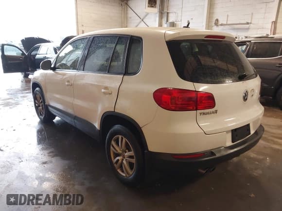 ✅ 2013 Volkswagen Tiguan S • VIN: WVGAV7AX1DW554172 • Lot: 43569906. Listed on IAAI with 127,405 mi. Free auction sales archive from the USA and detailed vehicle history report at DreamBid. Image 3.