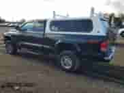 1999 Dodge Dakota SLT z VIN 1B7GG22X8XS105819, wystawiony jako Copart lot #84219405 z przebiegiem 130 962 mil mil oraz Szkoda całkowita • Salvage title. Historia ofert i sprzedaży dostępna na DreamBid. Obrazek 2.