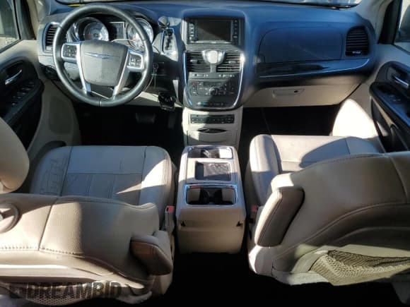 ✅ 2011 Chrysler Town & Country Touring L • VIN: 2A4RR8DG8BR616986 • Lot: 92668395. Listed on Copart with 191,228 mi. Free auction sales archive from the USA and detailed vehicle history report at DreamBid. Image 8.