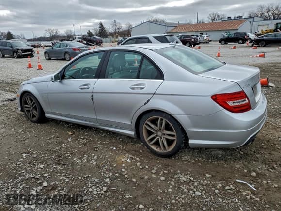 ✅ 2012 Mercedes-Benz C 250 Sport • VIN: WDDGF4HB5CA623077 • Lot: 94695945. Wystawiony na Copart z przebiegiem 172 457 mil. Bezpłatny archiwum sprzedaży aukcyjnych z USA i szczegółowy raport historii pojazdu na DreamBid. Zdjęcie 2.
