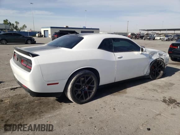 ✅ 2018 Dodge Challenger R/T Scat Pack • VIN: 2C3CDZFJ1JH202272 • Lot: 51077973. Wystawiony na Copart z przebiegiem 35 186 mil. Bezpłatny archiwum sprzedaży aukcyjnych z USA i szczegółowy raport historii pojazdu na DreamBid. Zdjęcie 3.