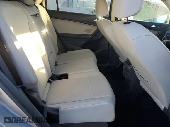 ✅ 2020 Volkswagen Tiguan SE • VIN: 3VV2B7AXXLM078926 • Lot: 91168855. Wystawiony na Copart z przebiegiem 92 379 mil. Bezpłatny archiwum sprzedaży aukcyjnych z USA i szczegółowy raport historii pojazdu na DreamBid. Zdjęcie 11.