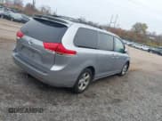 ✅ 2012 Toyota Sienna LE • VIN: 5TDKK3DC3CS234076 • Lot: 43789027. Wystawiony na IAAI z przebiegiem 189 489 mil. Bezpłatny archiwum sprzedaży aukcyjnych z USA i szczegółowy raport historii pojazdu na DreamBid. Zdjęcie 4.