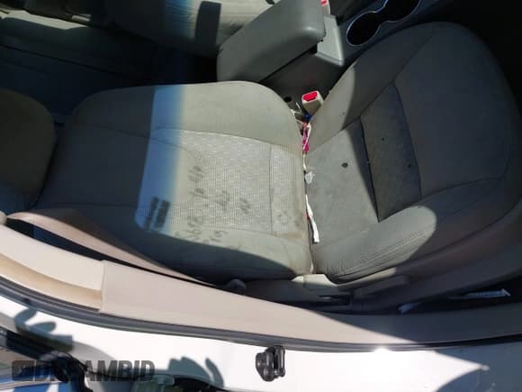 ✅ 2010 Ford Fusion SE • VIN: 3FAHP0HA6AR424074 • Lot: 43719312. Wystawiony na IAAI z przebiegiem 177 121 mil. Bezpłatny archiwum sprzedaży aukcyjnych z USA i szczegółowy raport historii pojazdu na DreamBid. Zdjęcie 8.