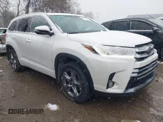 ✅ 2018 Toyota Highlander Limited • VIN: 5TDDZRFH6JS851503 • Lot: 40911739. Wystawiony na IAAI z przebiegiem 147 982 mil. Bezpłatny archiwum sprzedaży aukcyjnych z USA i szczegółowy raport historii pojazdu na DreamBid. Zdjęcie 1.