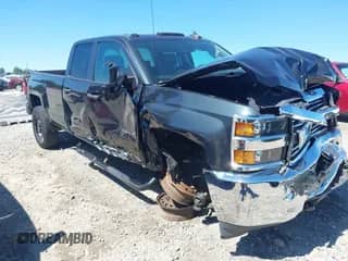 2018 Chevrolet Silverado 2500HD Work Truck z VIN 1GC2KUEG1JZ161390, wystawiony jako IAAI lot #42338126 z przebiegiem 132 169 mil mil oraz . Historia ofert i sprzedaży dostępna na DreamBid. Obrazek 1.