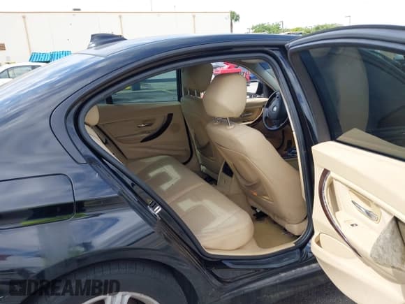 ✅ 2013 BMW 3 Series 328i • VIN: WBA3A5C5XDF359287 • Lot: 42156728. Listed on IAAI with 152,333 mi. Free auction sales archive from the USA and detailed vehicle history report at DreamBid. Image 8.