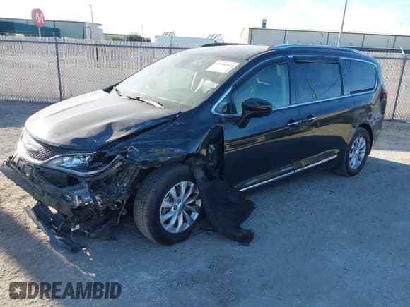 ✅ 2018 Chrysler Pacifica Touring L Plus • VIN: 2C4RC1EG2JR121470 • Lot: 43796025. Wystawiony na IAAI z przebiegiem 66 008 mil. Bezpłatny archiwum sprzedaży aukcyjnych z USA i szczegółowy raport historii pojazdu na DreamBid. Zdjęcie 2.