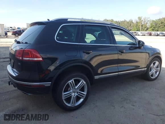 ✅ 2015 Volkswagen Touareg Executive • VIN: WVGEP9BP3FD003102 • Lot: 73227624. Listed on Copart with Not provided. Free auction sales archive from the USA and detailed vehicle history report at DreamBid. Image 3.