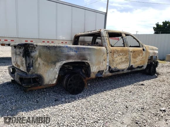 ✅ 2020 Chevrolet Silverado 2500HD Custom • VIN: 1GC4YME76LF336003 • Lot: 70910805. Wystawiony na Copart z przebiegiem Nie podano. Bezpłatny archiwum sprzedaży aukcyjnych z USA i szczegółowy raport historii pojazdu na DreamBid. Zdjęcie 3.