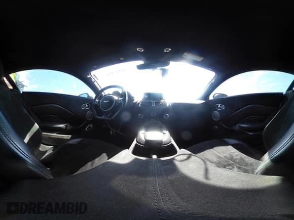 ✅ 2019 Aston Martin Vantage • VIN: SCFSMGAW4KGN01848 • Lot: 42032076. Wystawiony na IAAI z przebiegiem 54 469 mil. Bezpłatny archiwum sprzedaży aukcyjnych z USA i szczegółowy raport historii pojazdu na DreamBid. Zdjęcie 23.