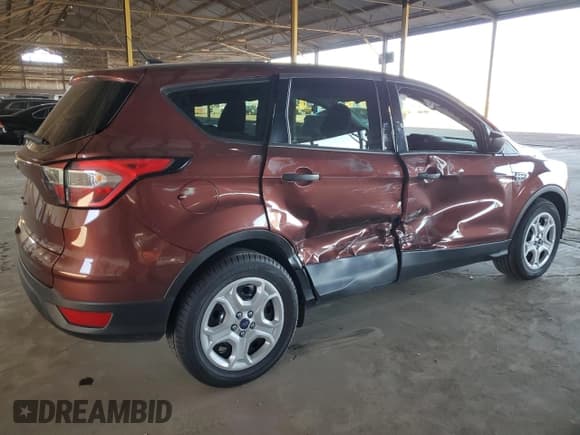 ✅ 2018 Ford Escape S • VIN: 1FMCU0F7XJUC09466 • Lot: 89441935. Wystawiony na Copart z przebiegiem 27 008 mil. Bezpłatny archiwum sprzedaży aukcyjnych z USA i szczegółowy raport historii pojazdu na DreamBid. Zdjęcie 3.