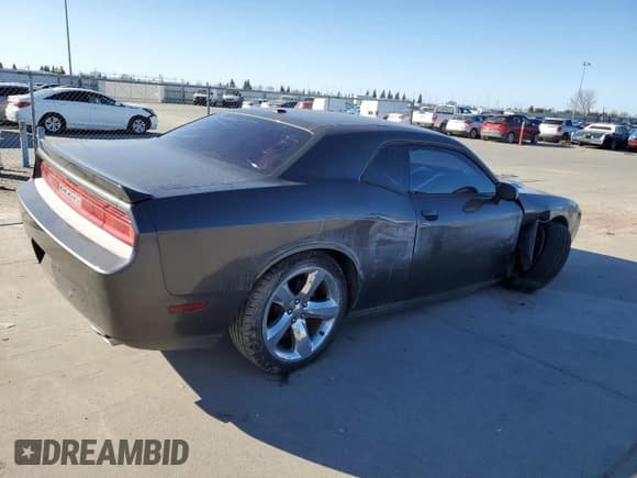 ✅ 2013 Dodge Challenger Rallye Redline • VIN: 2C3CDYAG4DH561982 • Lot: 46873885. Wystawiony na Copart z przebiegiem 125 691 mil. Bezpłatny archiwum sprzedaży aukcyjnych z USA i szczegółowy raport historii pojazdu na DreamBid. Zdjęcie 3.