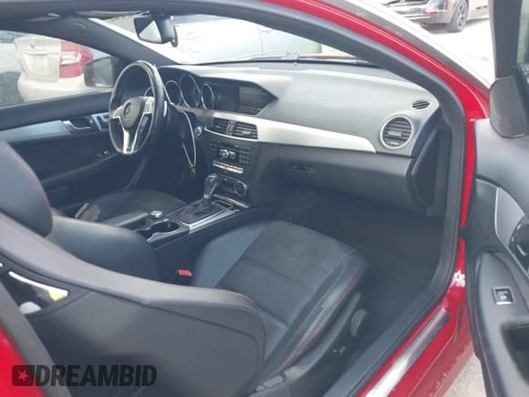 ✅ 2013 Mercedes-Benz C 250 • VIN: WDDGJ4HB3DG060396 • Лот: 41519502. Опубликован ранее на IAAI с пробегом 119 252 миль. Бесплатный доступ к архиву аукционных продаж из США и подробный отчёт об истории автомобиля на DreamBid. Изображение 5.