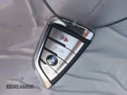 ✅ 2023 BMW M5 • VIN: WBS83CH09PCL36618 • Lot: 42654370. Wystawiony na IAAI z przebiegiem 19 991 mil. Bezpłatny archiwum sprzedaży aukcyjnych z USA i szczegółowy raport historii pojazdu na DreamBid. Zdjęcie 11.