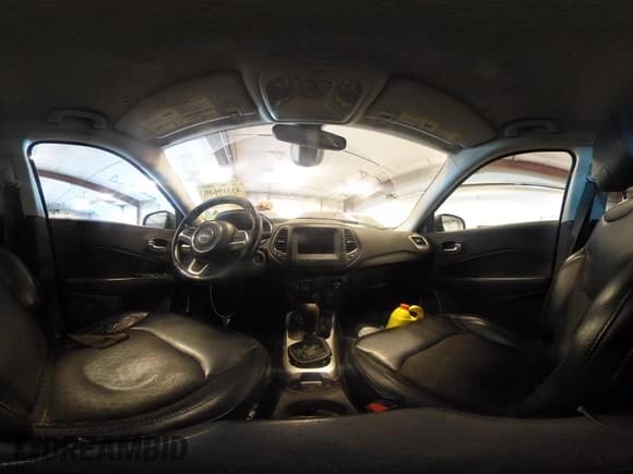 ✅ 2018 Jeep Compass Latitude • VIN: 3C4NJDBBXJT301159 • Lot: 43319630. Wystawiony na IAAI z przebiegiem 98 956 mil. Bezpłatny archiwum sprzedaży aukcyjnych z USA i szczegółowy raport historii pojazdu na DreamBid. Zdjęcie 18.