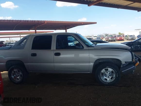 ✅ 2005 Chevrolet Avalanche Z66 • VIN: 3GNEC12Z15G228324 • Lot: 42428371. Listed on IAAI with Not provided. Free auction sales archive from the USA and detailed vehicle history report at DreamBid. Image 13.