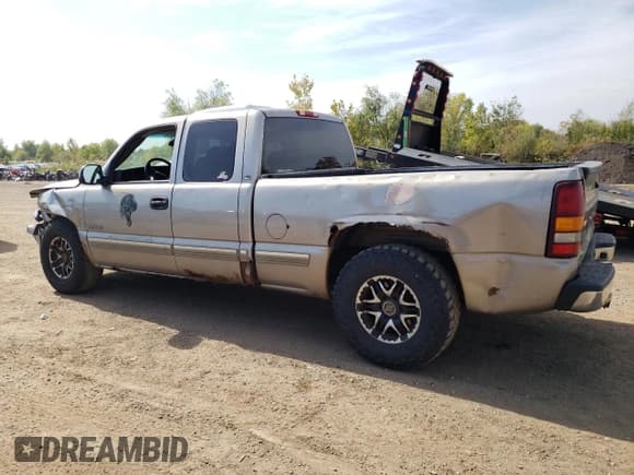 ✅ 2002 Chevrolet Silverado 1500 LS • VIN: 2GCEC19T221384466 • Лот: 74774094. Опубликован ранее на Copart с пробегом 235 482 миль. Бесплатный доступ к архиву аукционных продаж из США и подробный отчёт об истории автомобиля на DreamBid. Изображение 2.