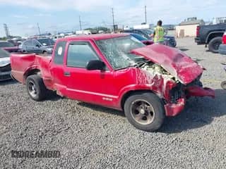 2003 Chevrolet S-10 LS с VIN 1GCCS19X638147572, выставлен на аукционе IAAI как лот 42533746 с пробегом Не указан миль и . История ставок и продаж доступна на DreamBid. Изображение 1.