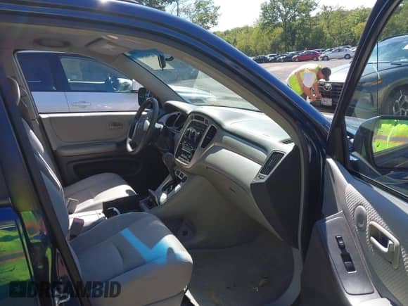 2006 Toyota Highlander с VIN JTEGD21A260134793, выставлен на аукционе IAAI как лот 42986501 с пробегом 122 634 миль миль и . История ставок и продаж доступна на DreamBid. Изображение 5.