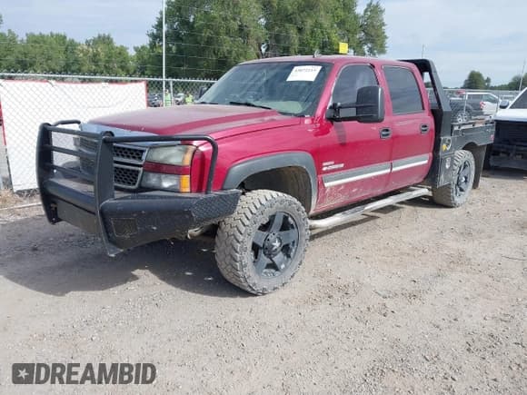 ✅ 2006 Chevrolet Silverado 2500HD LT3 • VIN: 1GCHK23276F104562 • Лот: 43072115. Опубликован ранее на IAAI с пробегом Не указан. Бесплатный доступ к архиву аукционных продаж из США и подробный отчёт об истории автомобиля на DreamBid. Изображение 2.