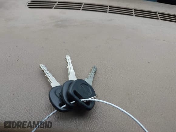 ✅ 1999 GMC Sierra 1500 SLE • VIN: 2GTEK19T8X1511568 • Лот: 42558222. Опубликован ранее на IAAI с пробегом 424 617 миль. Бесплатный доступ к архиву аукционных продаж из США и подробный отчёт об истории автомобиля на DreamBid. Изображение 11.