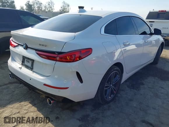 ✅ 2021 BMW 2 Series 228i • VIN: WBA53AK09M7H30650 • Lot: 42043390. Wystawiony na IAAI z przebiegiem 89 611 mil. Bezpłatny archiwum sprzedaży aukcyjnych z USA i szczegółowy raport historii pojazdu na DreamBid. Zdjęcie 4.