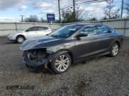 ✅ 2015 Chrysler 200 Limited • VIN: 1C3CCCAB8FN570897 • Lot: 92725445. Wystawiony na Copart z przebiegiem 117 781 mil. Bezpłatny archiwum sprzedaży aukcyjnych z USA i szczegółowy raport historii pojazdu na DreamBid. Zdjęcie 1.