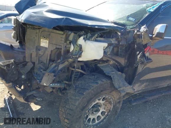 ✅ 2019 Chevrolet Silverado 1500 LT Trail Boss • VIN: 1GCPYFED2KZ152401 • Lot: 42211371. Wystawiony na IAAI z przebiegiem 106 796 mil. Bezpłatny archiwum sprzedaży aukcyjnych z USA i szczegółowy raport historii pojazdu na DreamBid. Zdjęcie 18.