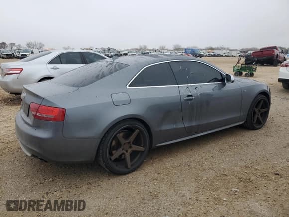 ✅ 2012 Audi S5 Premium Plus • VIN: WAUCVAFRXCA005177 • Лот: 42574225. Опубликован ранее на Copart с пробегом 138 876 миль. Бесплатный доступ к архиву аукционных продаж из США и подробный отчёт об истории автомобиля на DreamBid. Изображение 3.