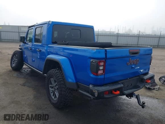 ✅ 2024 Jeep Gladiator Mojave X • VIN: 1C6JJTEG5RL121313 • Lot: 41013599. Listed on IAAI with 2,952 mi. Free auction sales archive from the USA and detailed vehicle history report at DreamBid. Image 3.