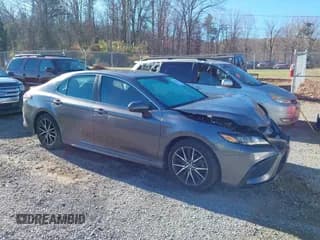 ✅ 2021 Toyota Camry SE • VIN: 4T1G11AK8MU423971 • Лот: 43768828. Опубликован ранее на IAAI с пробегом 103 138 миль. Бесплатный доступ к архиву аукционных продаж из США и подробный отчёт об истории автомобиля на DreamBid. Изображение 1.