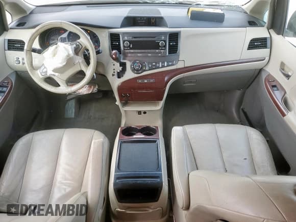 ✅ 2011 Toyota Sienna XLE • VIN: 5TDYK3DC5BS047284 • Lot: 90347475. Wystawiony na Copart z przebiegiem 145 835 mil. Bezpłatny archiwum sprzedaży aukcyjnych z USA i szczegółowy raport historii pojazdu na DreamBid. Zdjęcie 8.