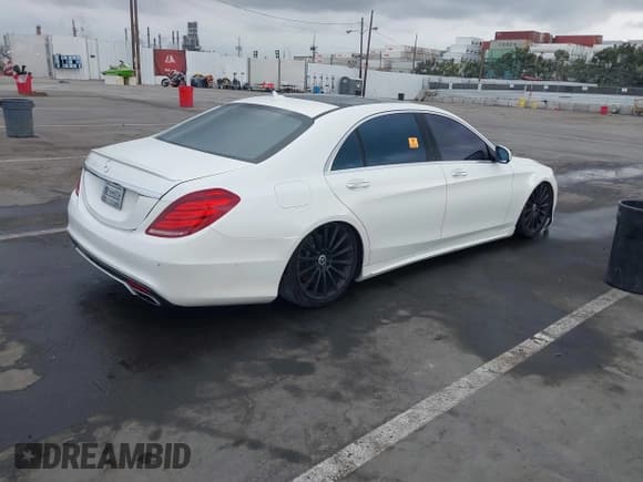 ✅ 2015 Mercedes-Benz S 550 • VIN: WDDUG8CB9FA085390 • Lot: 41686941. Listed on IAAI with 124,594 mi. Free auction sales archive from the USA and detailed vehicle history report at DreamBid. Image 4.